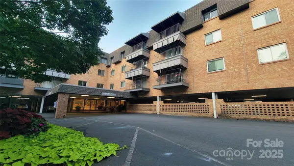 $240,000 | 1323 Queens Road, Unit 320, Charlotte, NC 28207