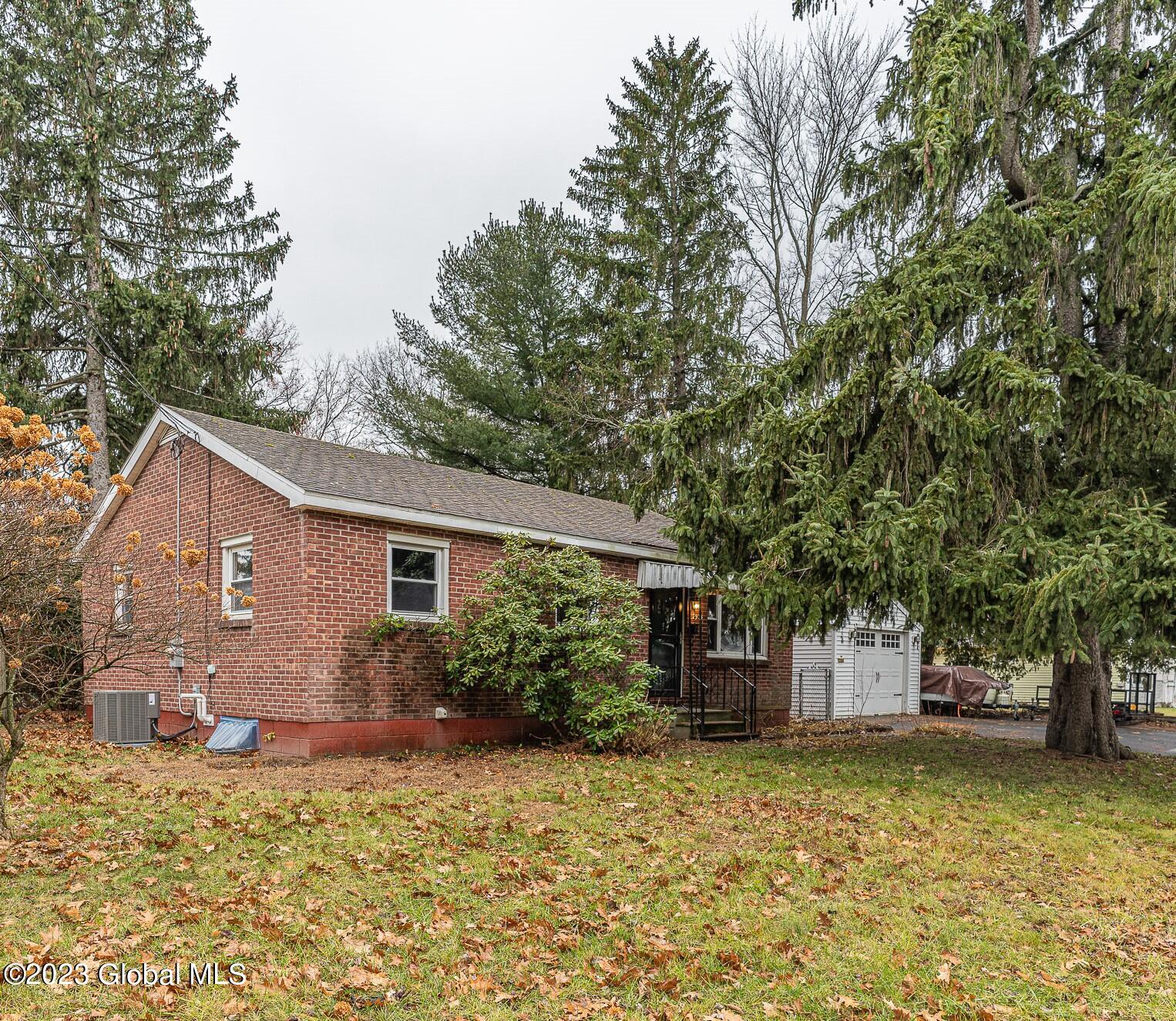 2934 Coniston Road Schenectady, NY 12304 - Photo 1 of 40 Main Picture