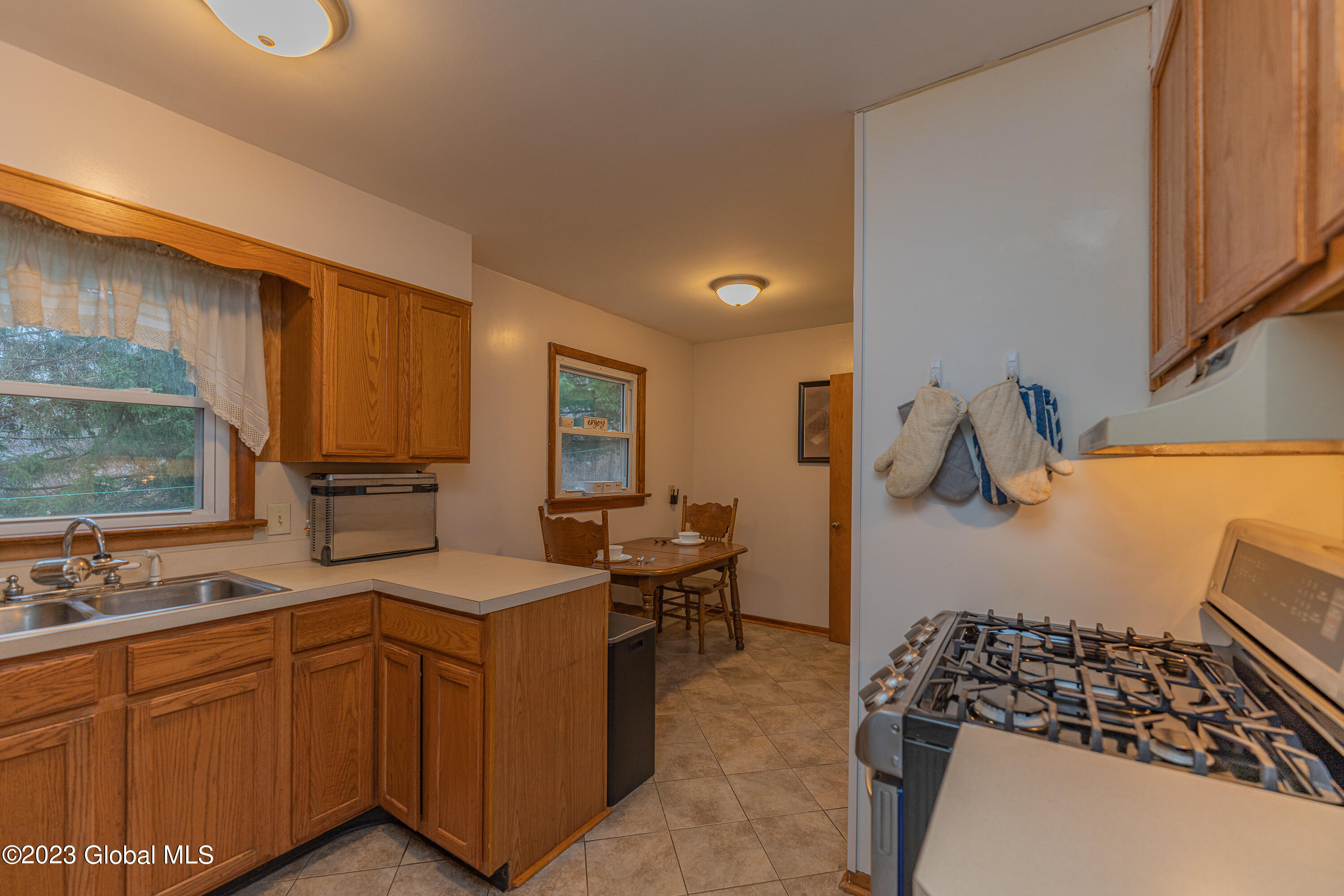 2934 Coniston Road Schenectady, NY 12304 - Photo 11 of 40 2Kitchen 1