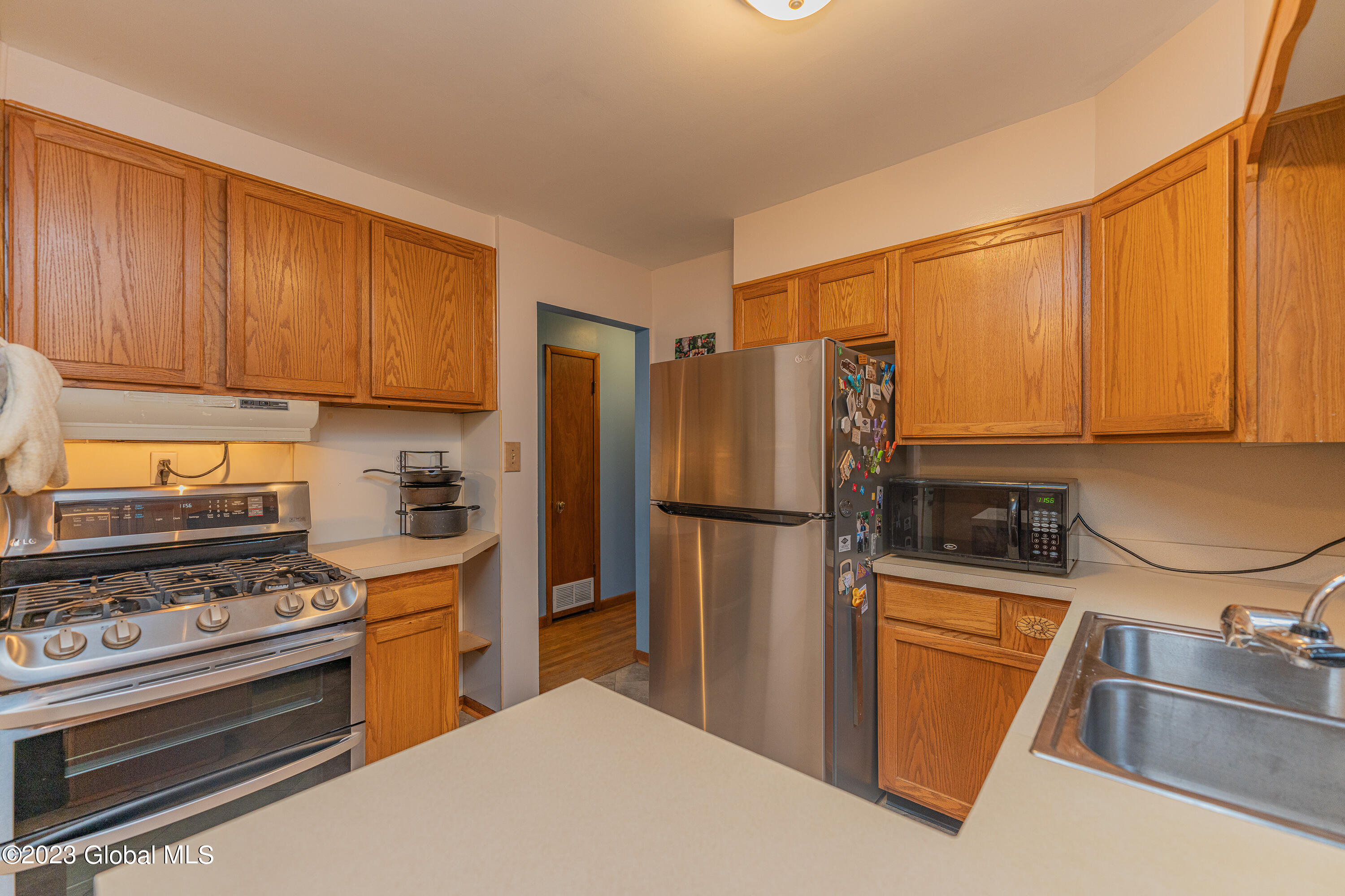 2934 Coniston Road Schenectady, NY 12304 - Photo 13 of 40 2Kitchen 3