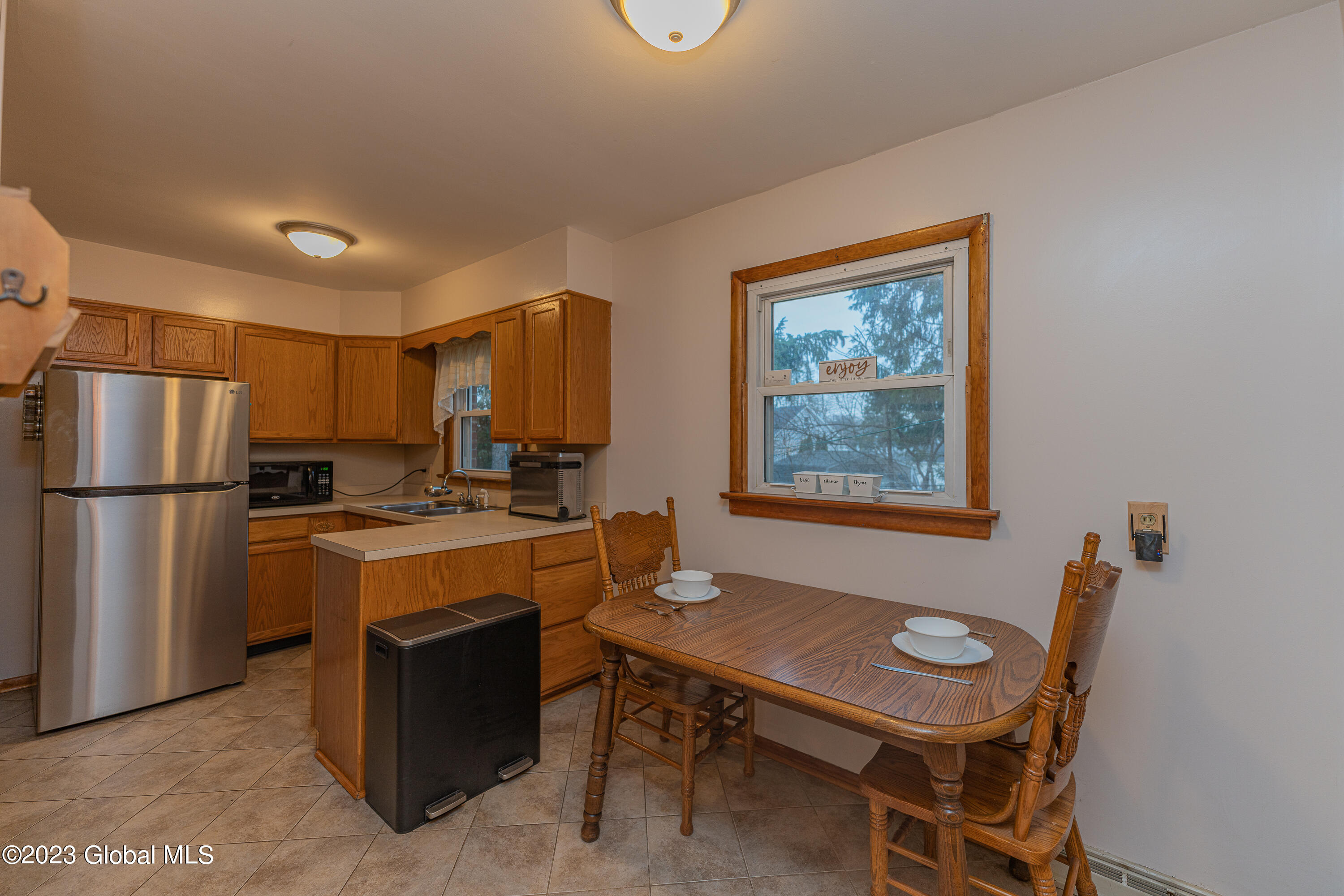 2934 Coniston Road Schenectady, NY 12304 - Photo 16 of 40 3Dining 2