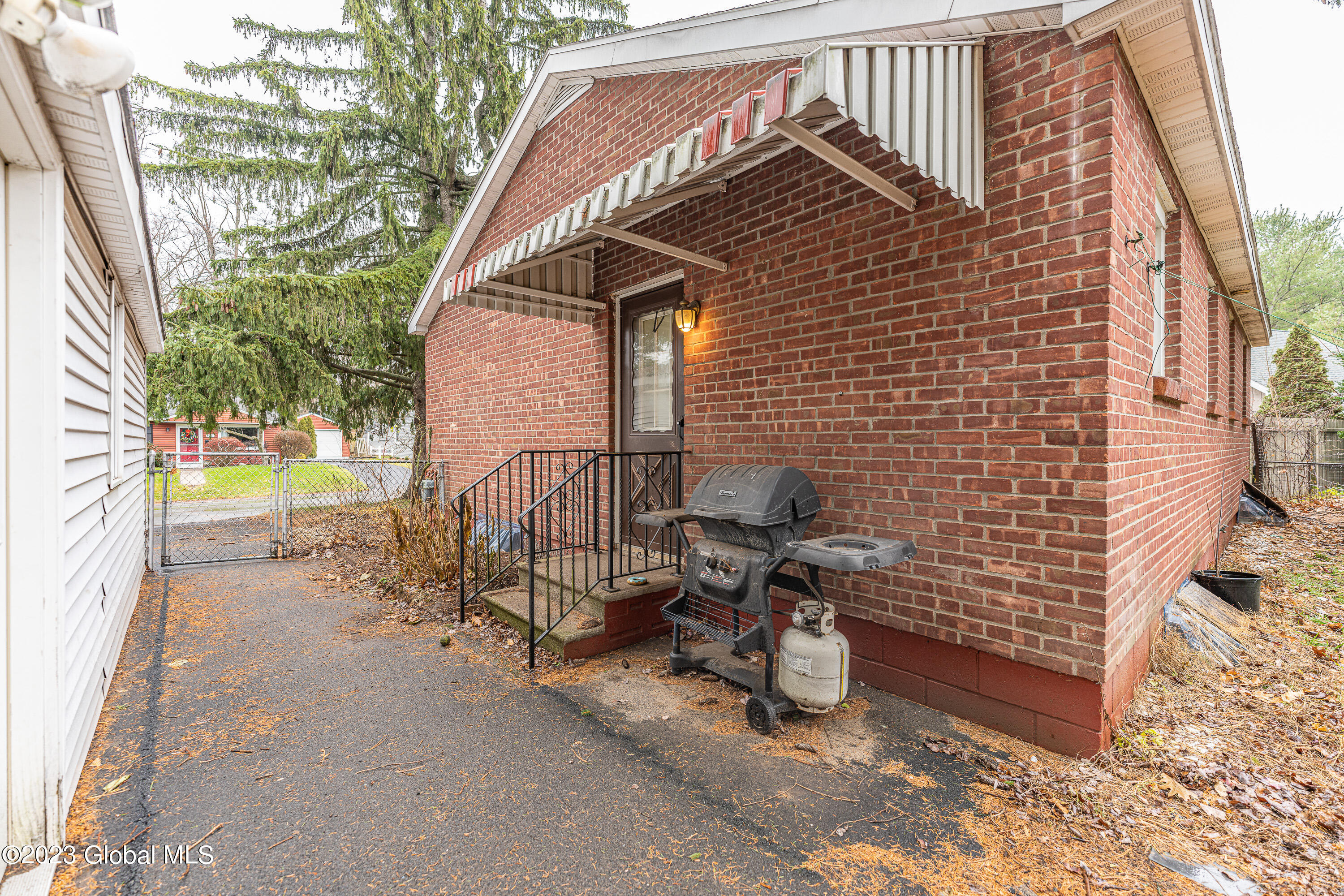 2934 Coniston Road Schenectady, NY 12304 - Photo 33 of 40 8Yard 1