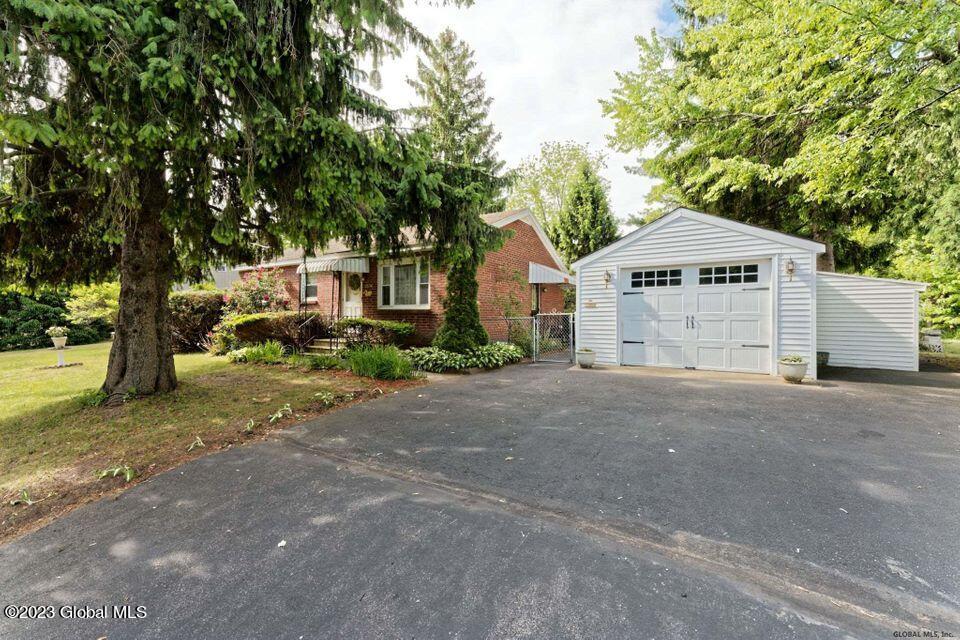 2934 Coniston Road Schenectady, NY 12304 - Photo 5 of 40 2934 Coniston Rd_Front