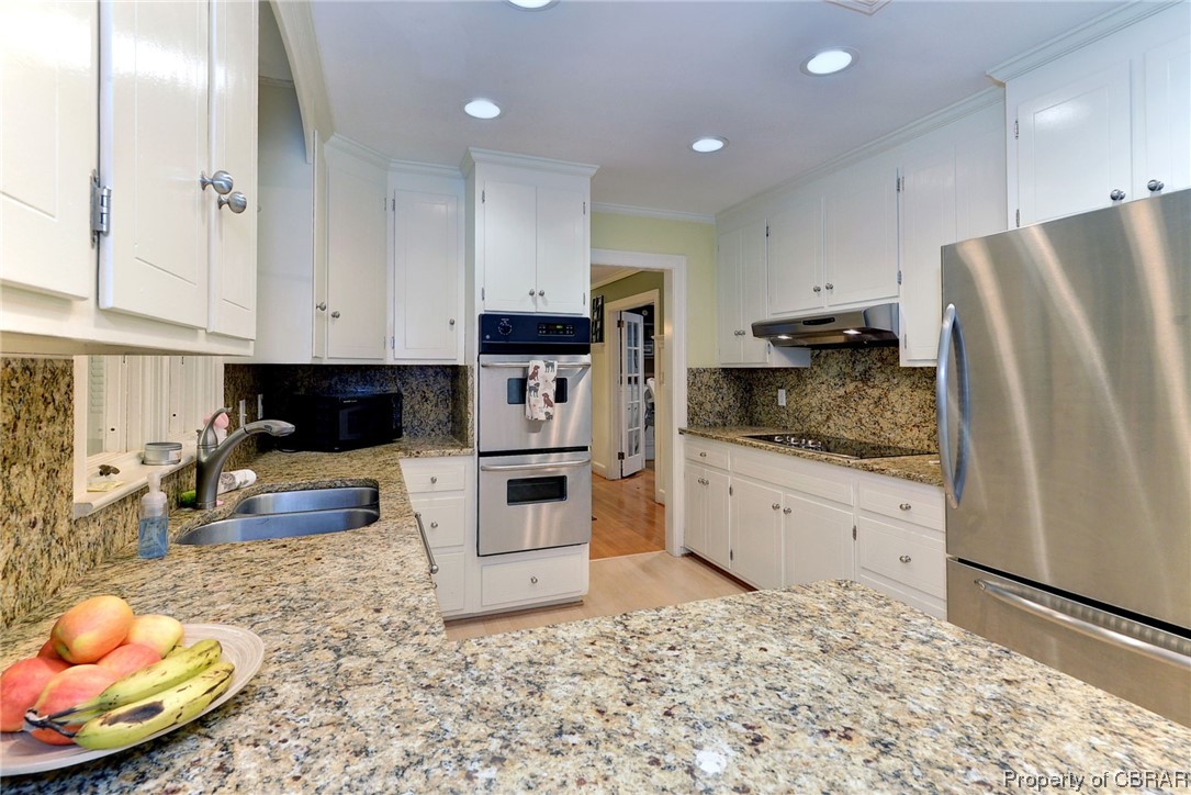 122 Selden Road Newport News, VA 23606 - Photo 8 of 38 Kitchen with stainless steel appliances, granite countertops, hardwood floors, and crown molding