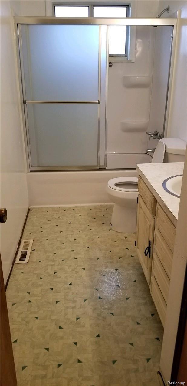 266 Barnes Lake Road Columbiaville, MI 48421 - Photo 9 of 17 Bathroom.jpg