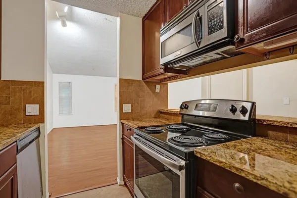 $2,000 | 2301 North Congress Avenue, Unit 27, Boynton Beach, FL 33426