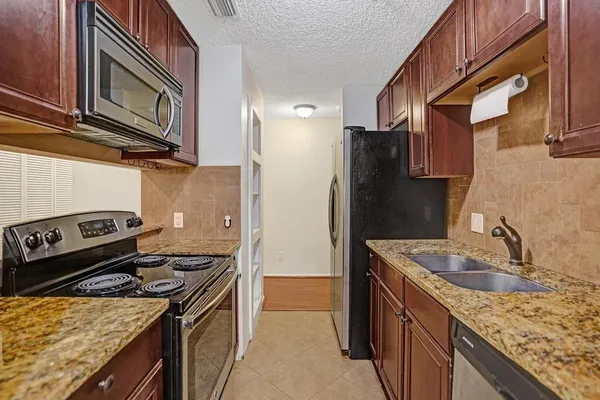 $2,000 | 2301 North Congress Avenue, Unit 27, Boynton Beach, FL 33426