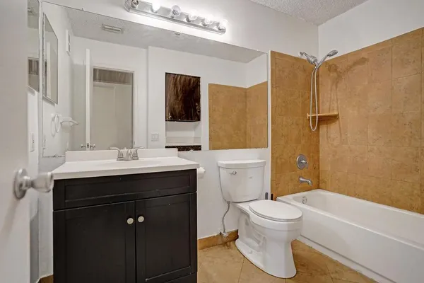 $2,000 | 2301 North Congress Avenue, Unit 27, Boynton Beach, FL 33426