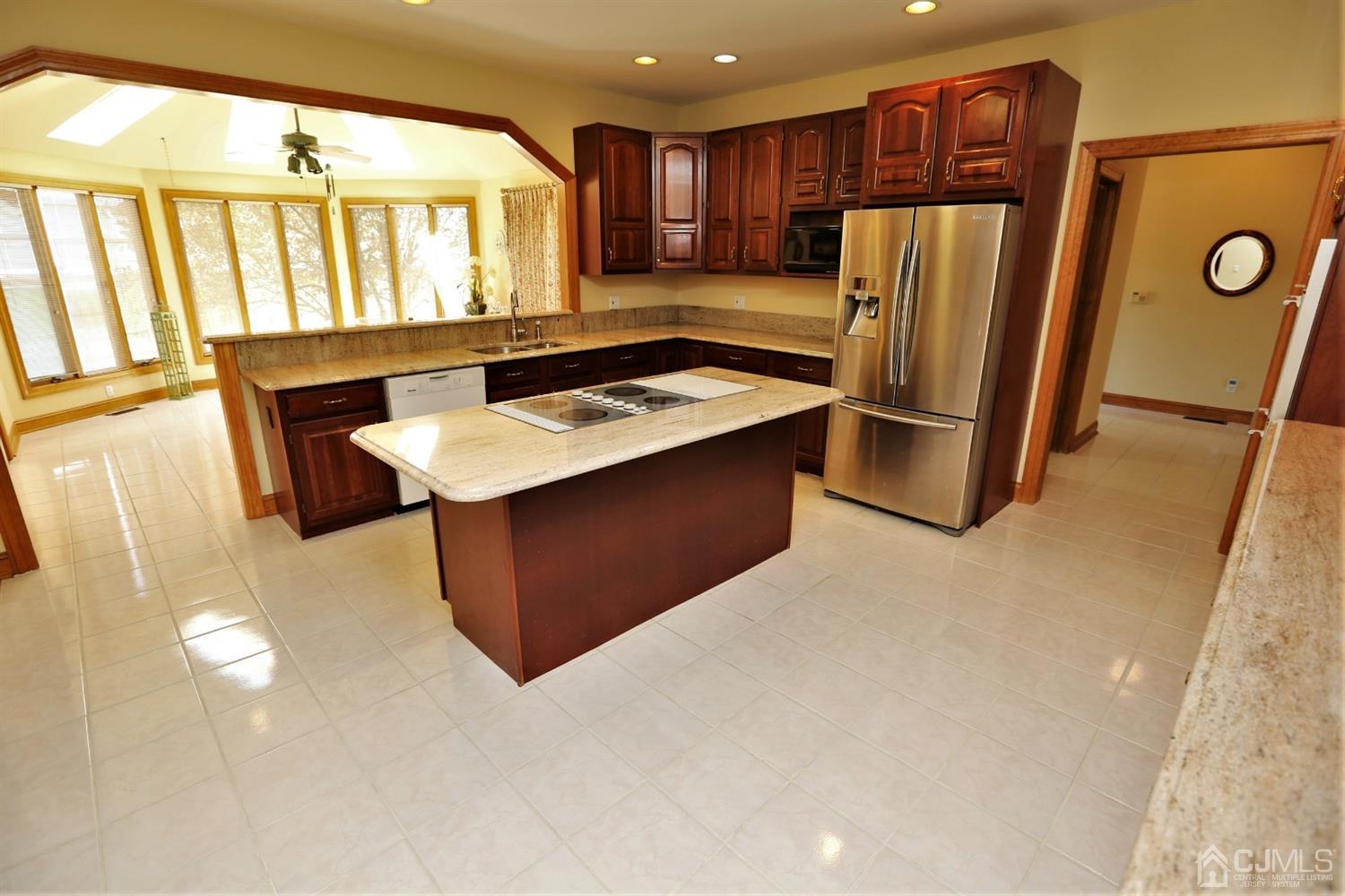 20 Nostrand Road Cranbury, NJ 08512 - Photo 5 of 10 Gallery Image 5