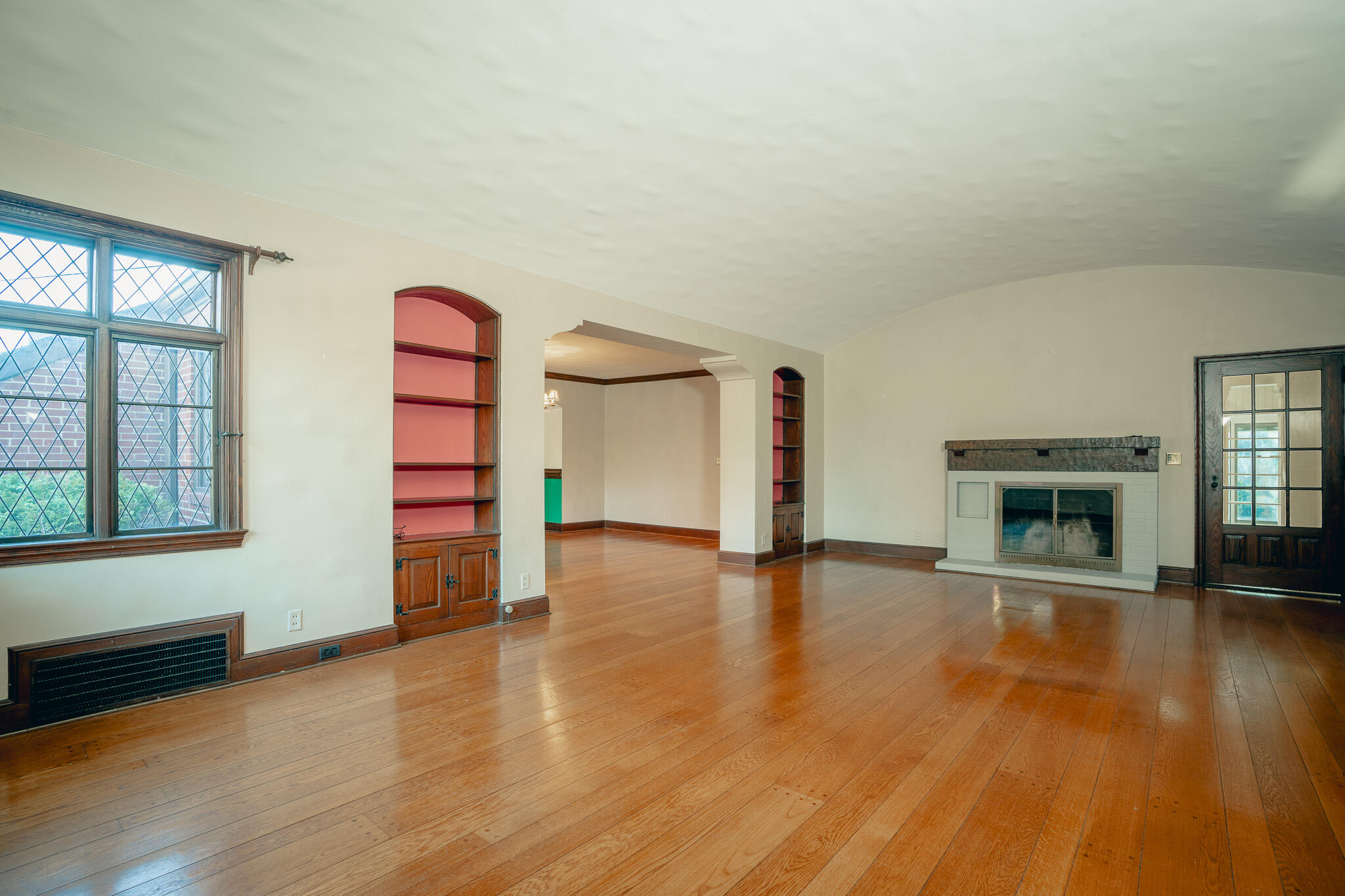 2632 Richelieu Avenue Southwest Roanoke, VA 24014 - Photo 11 of 61 Living Room