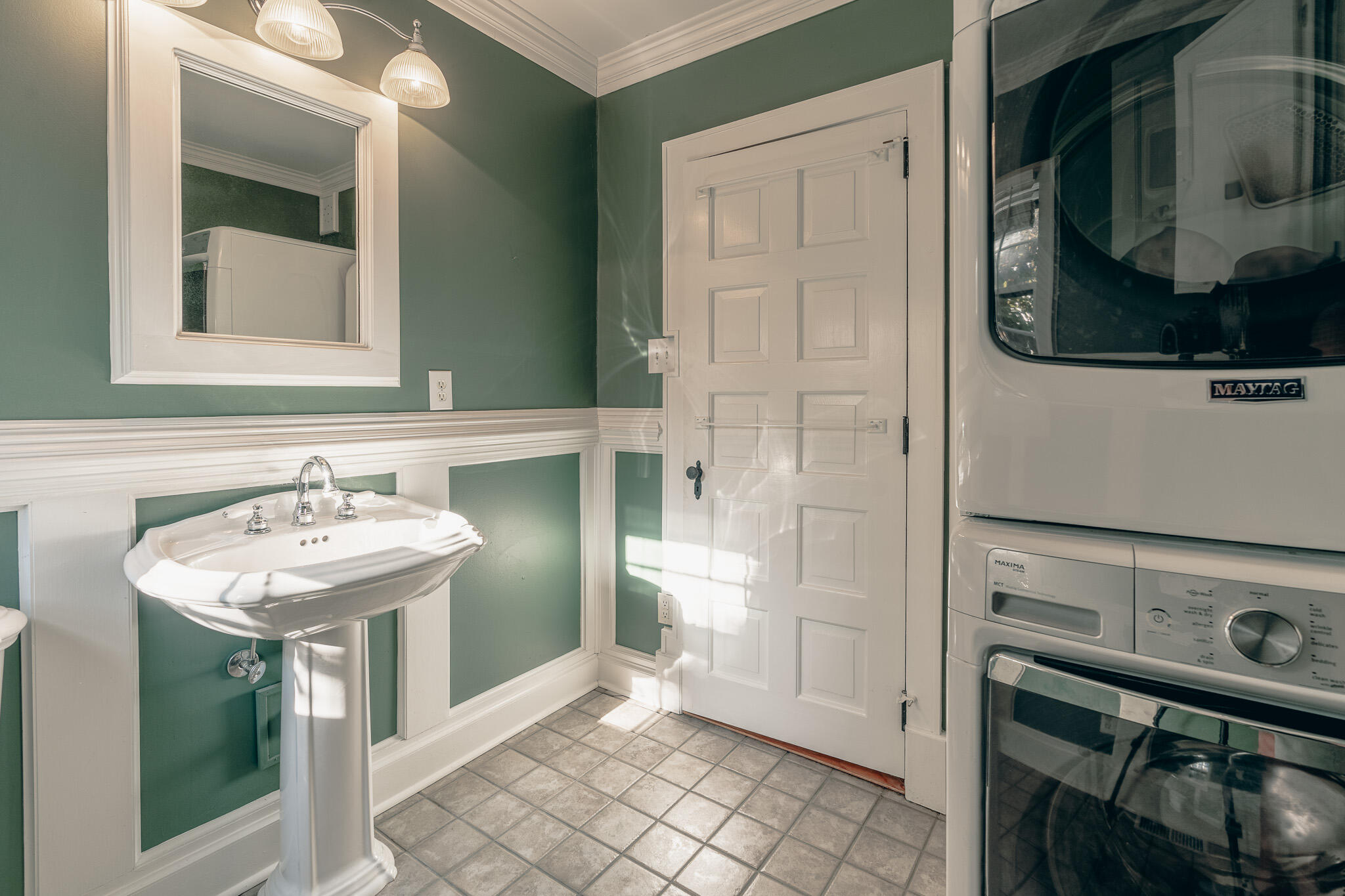 2632 Richelieu Avenue Southwest Roanoke, VA 24014 - Photo 33 of 61 Half bath/laundry