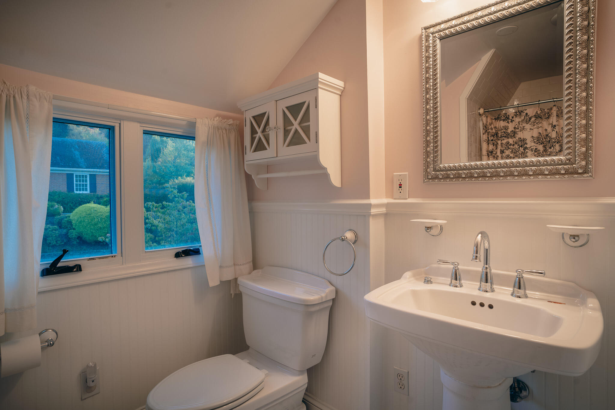 2632 Richelieu Avenue Southwest Roanoke, VA 24014 - Photo 44 of 61 Upper full bath