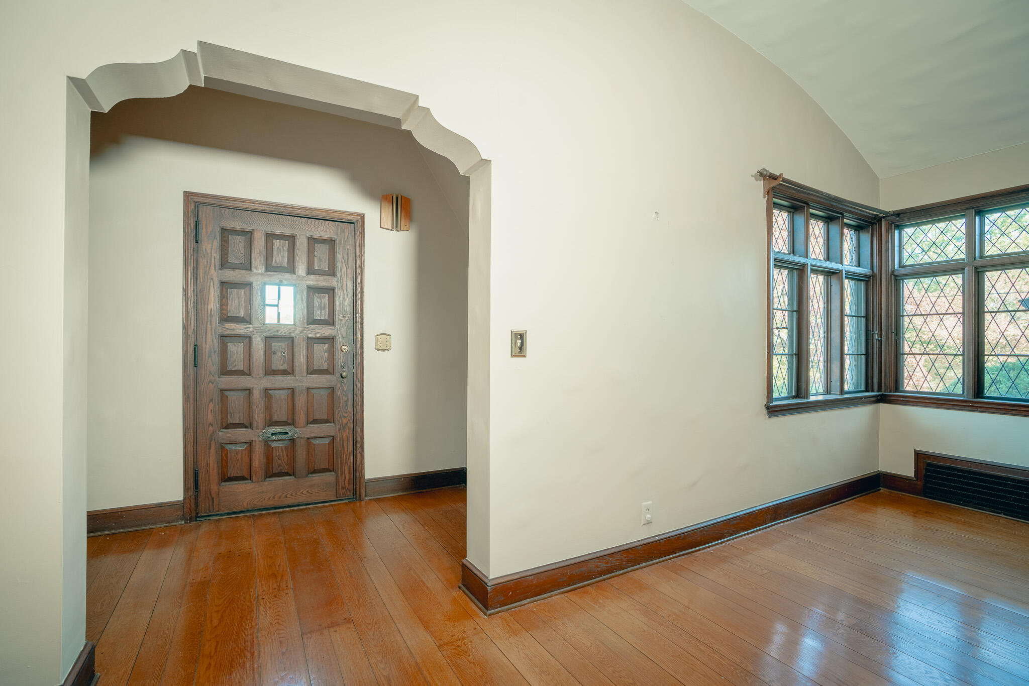 2632 Richelieu Avenue Southwest Roanoke, VA 24014 - Photo 8 of 61 Foyer