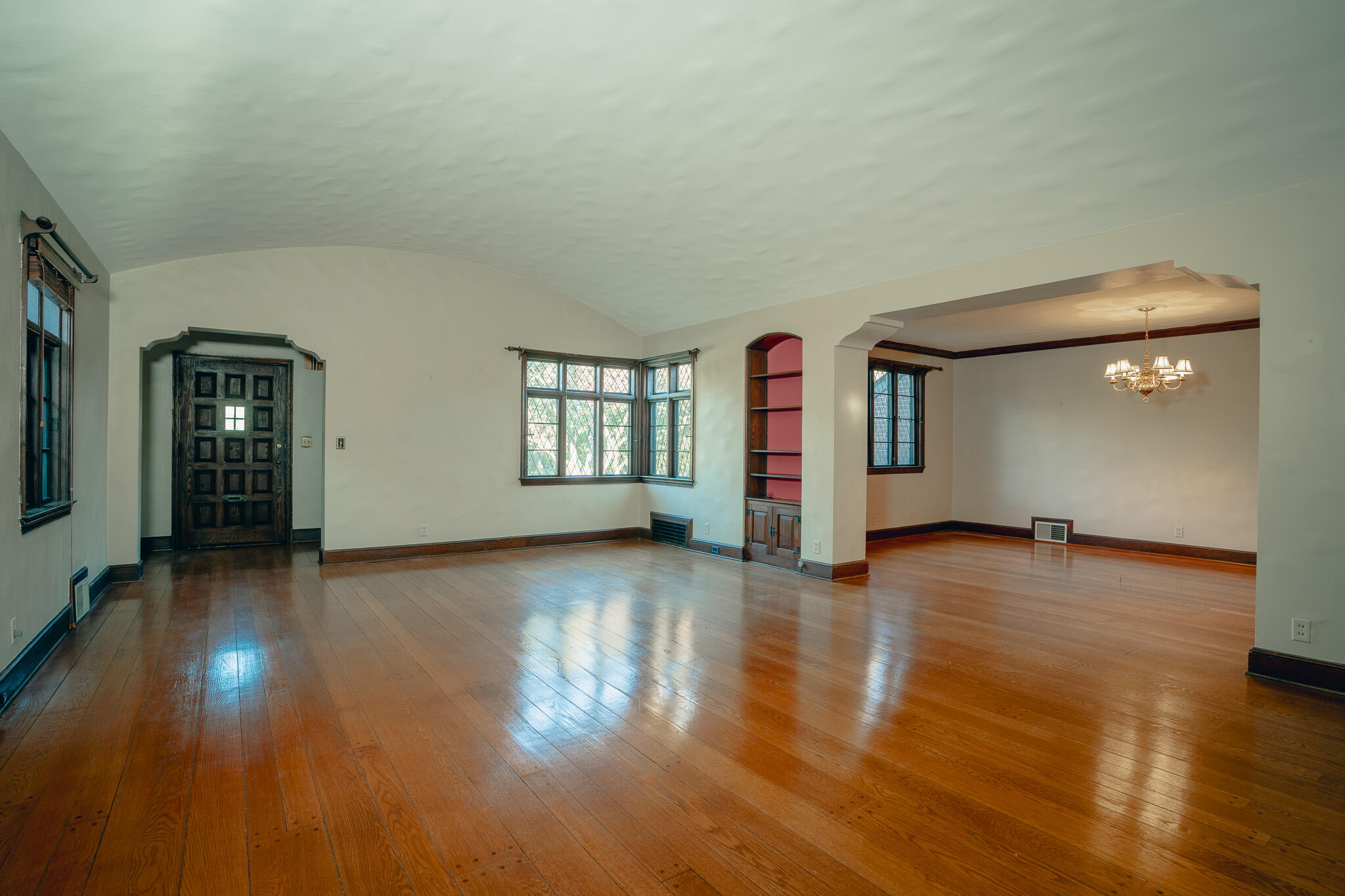 2632 Richelieu Avenue Southwest Roanoke, VA 24014 - Photo 10 of 61 Living Room