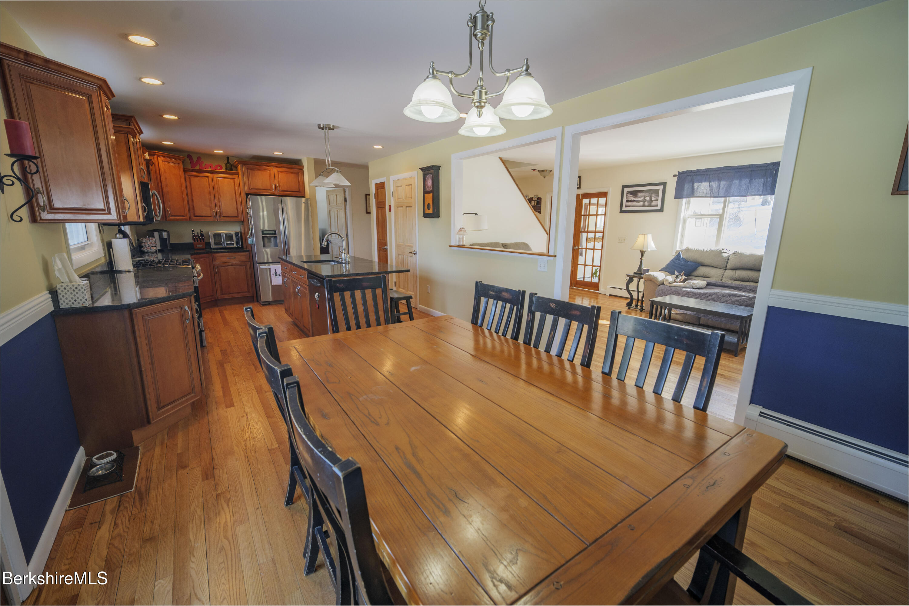 582 East New Lenox Road Pittsfield, MA 01201 - Photo 4 of 22 Dining room