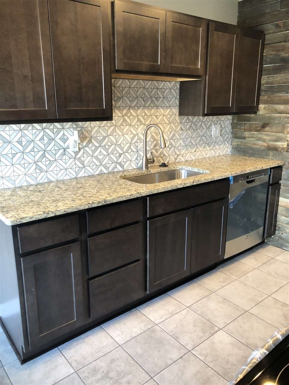 28293 Raleigh Crescent New Baltimore, MI 48051 - Photo 5 of 20 New GE Dishwasher and Garbage Disposal. Tile Backsplash.