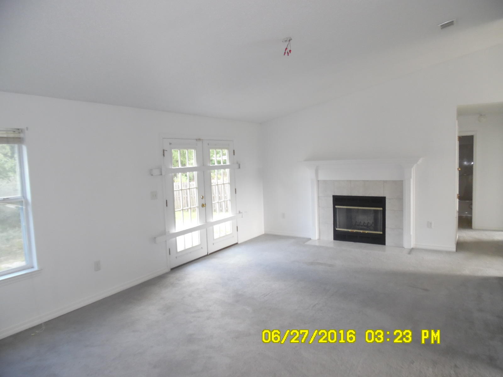 4759 Balboa Road Crestview, FL 32539 - Photo 7 of 9 Living Room