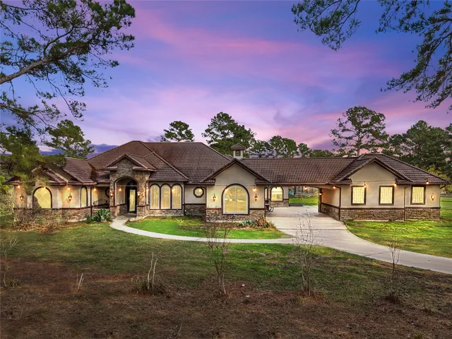 a view of a house with a big yard