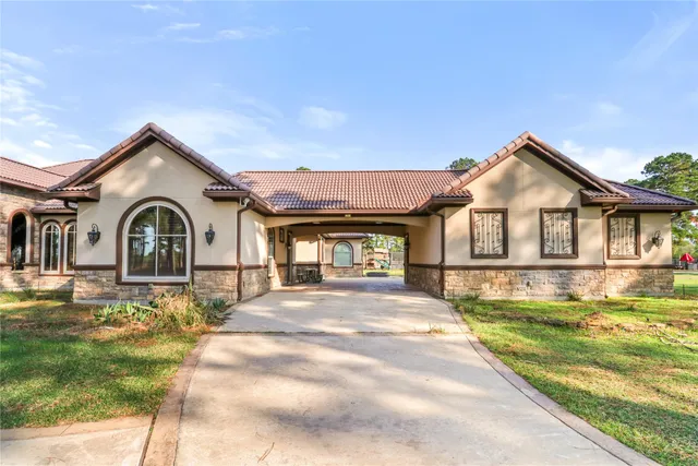 a front view of house with yard