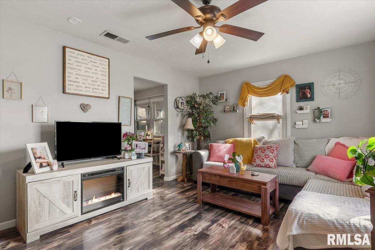 2277 East Converse Street Grandview, IL 62702 - Photo 5 of 24