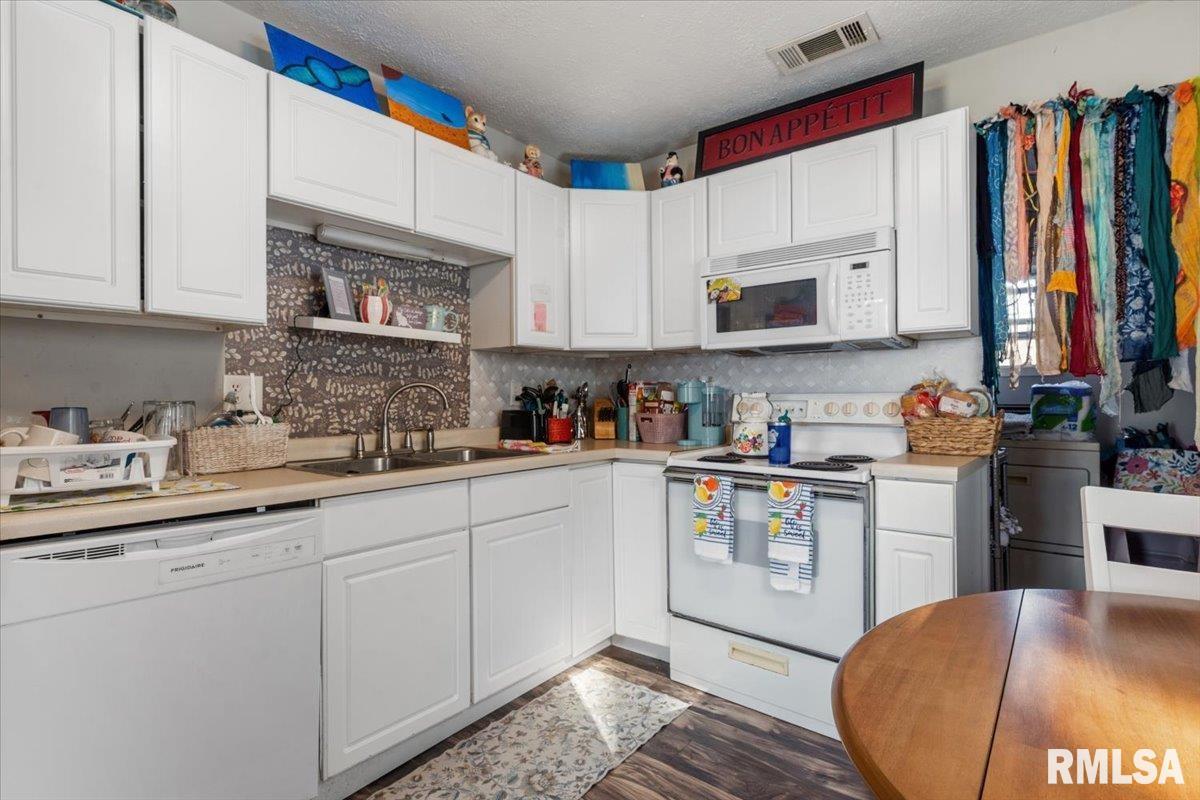 2277 East Converse Street Grandview, IL 62702 - Photo 10 of 24