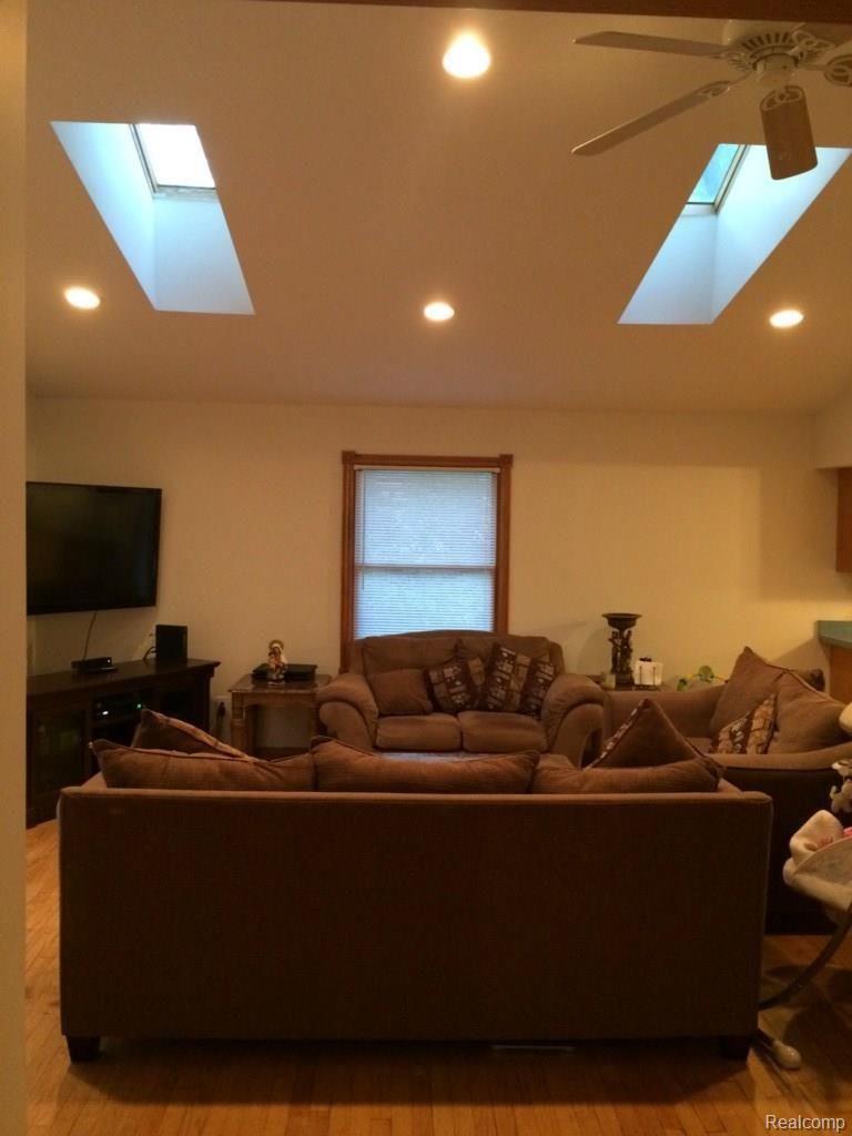 2581 Hessel Avenue Rochester, MI 48307 - Photo 33 of 41 H3.jpg
