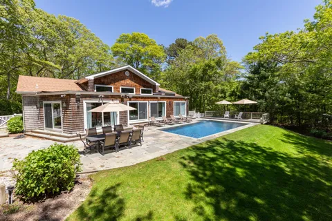 $2,495,000 | 4 Lakewood Lane, Quogue, NY 11959