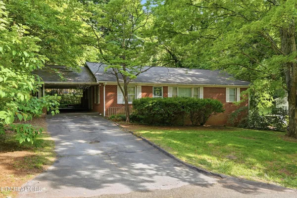 $323,900 | 504 Hayworth Drive, Knoxville, TN 37920