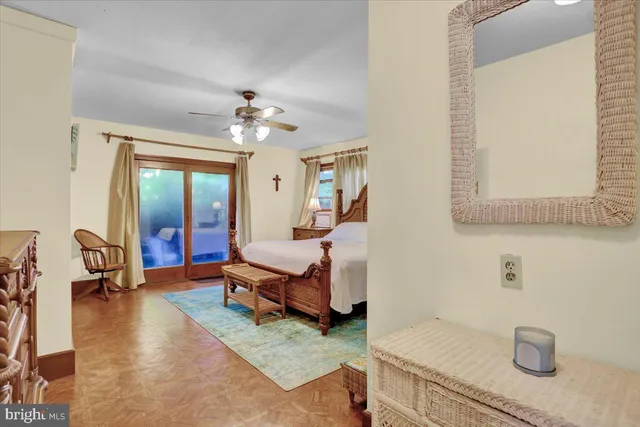 a view of a livingroom with furniture