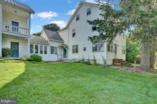 a view of a house with a backyard