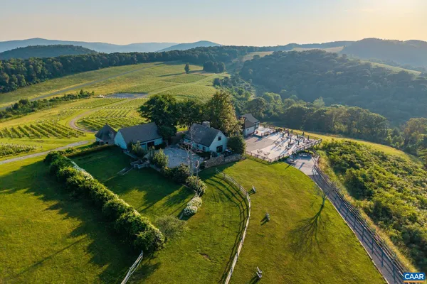 $9,950,000 | 24981 Blue Rdg Parkway, Vesuvius, VA 24483