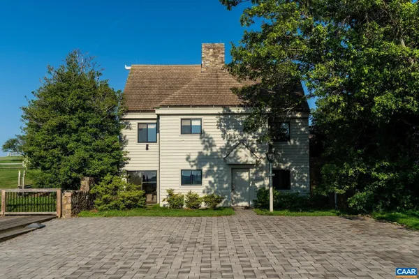 $9,950,000 | 24981 Blue Rdg Parkway, Vesuvius, VA 24483