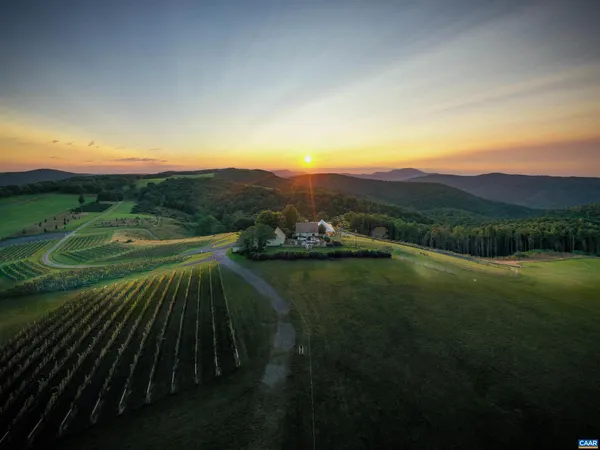 $9,950,000 | 24981 Blue Rdg Parkway, Vesuvius, VA 24483