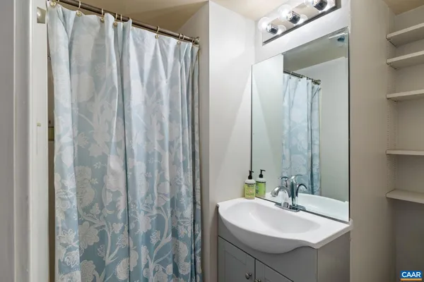 $9,950,000 | 24981 Blue Rdg Parkway, Vesuvius, VA 24483