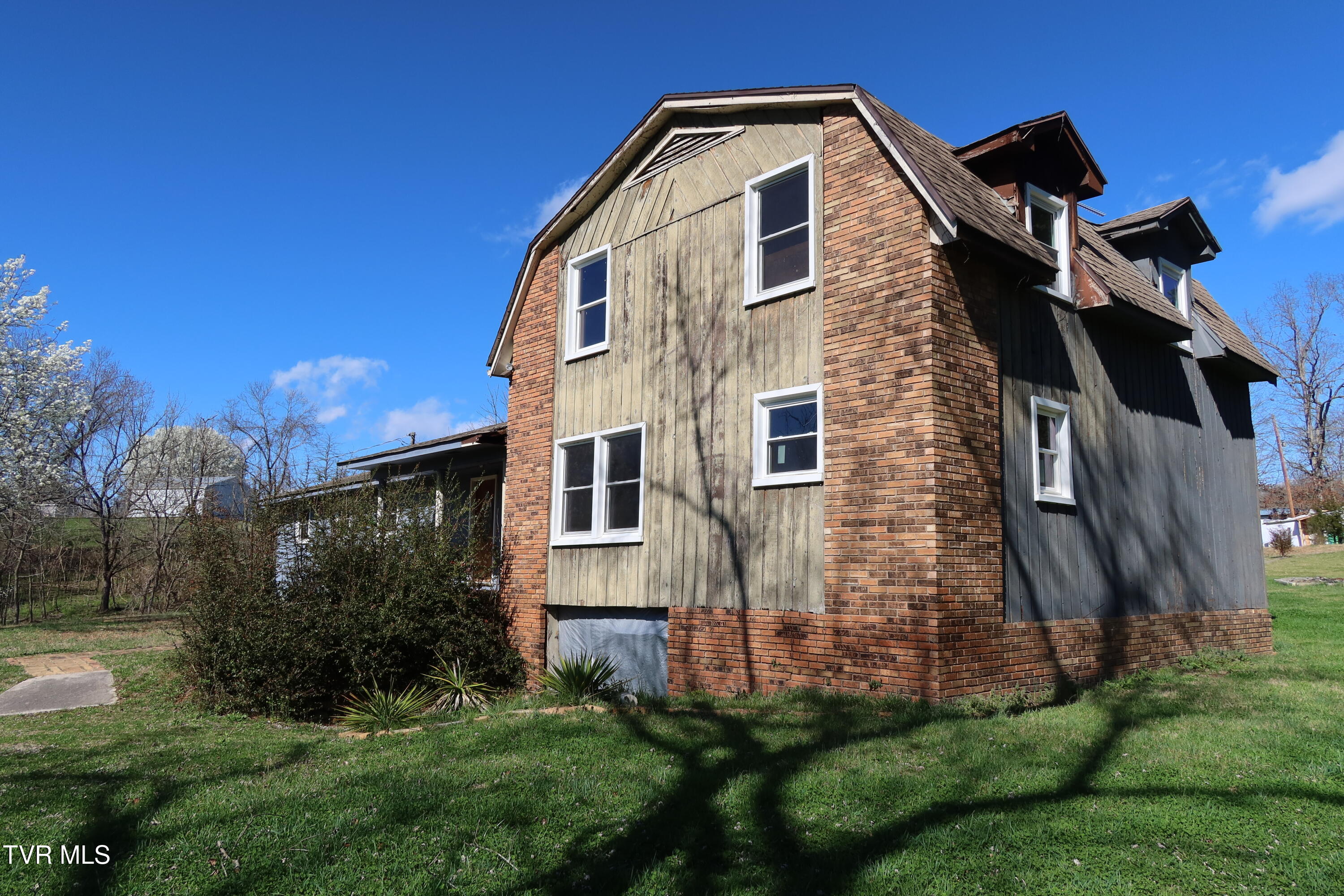 3232 Wil Rho Circle Kingsport, TN 37660 - Photo 3 of 27 IMG_8103