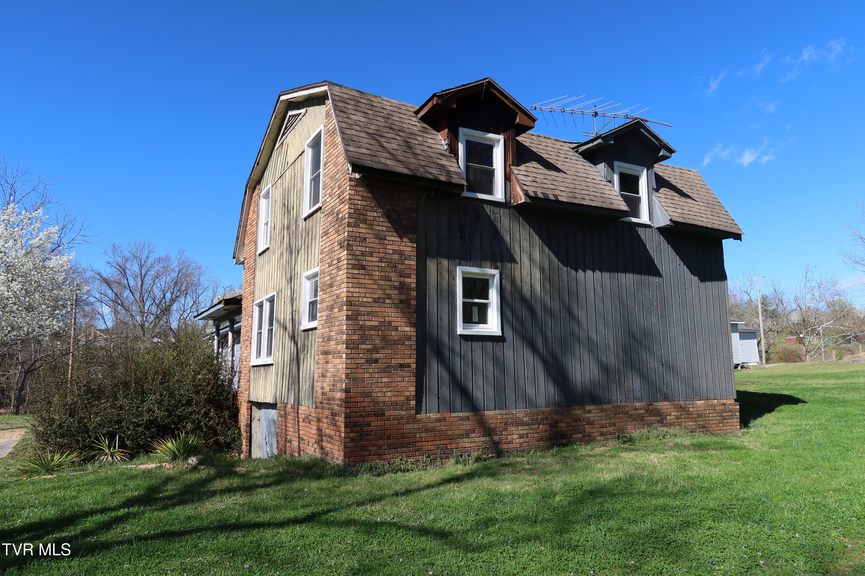 3232 Wil Rho Circle Kingsport, TN 37660 - Photo 4 of 27 IMG_8109