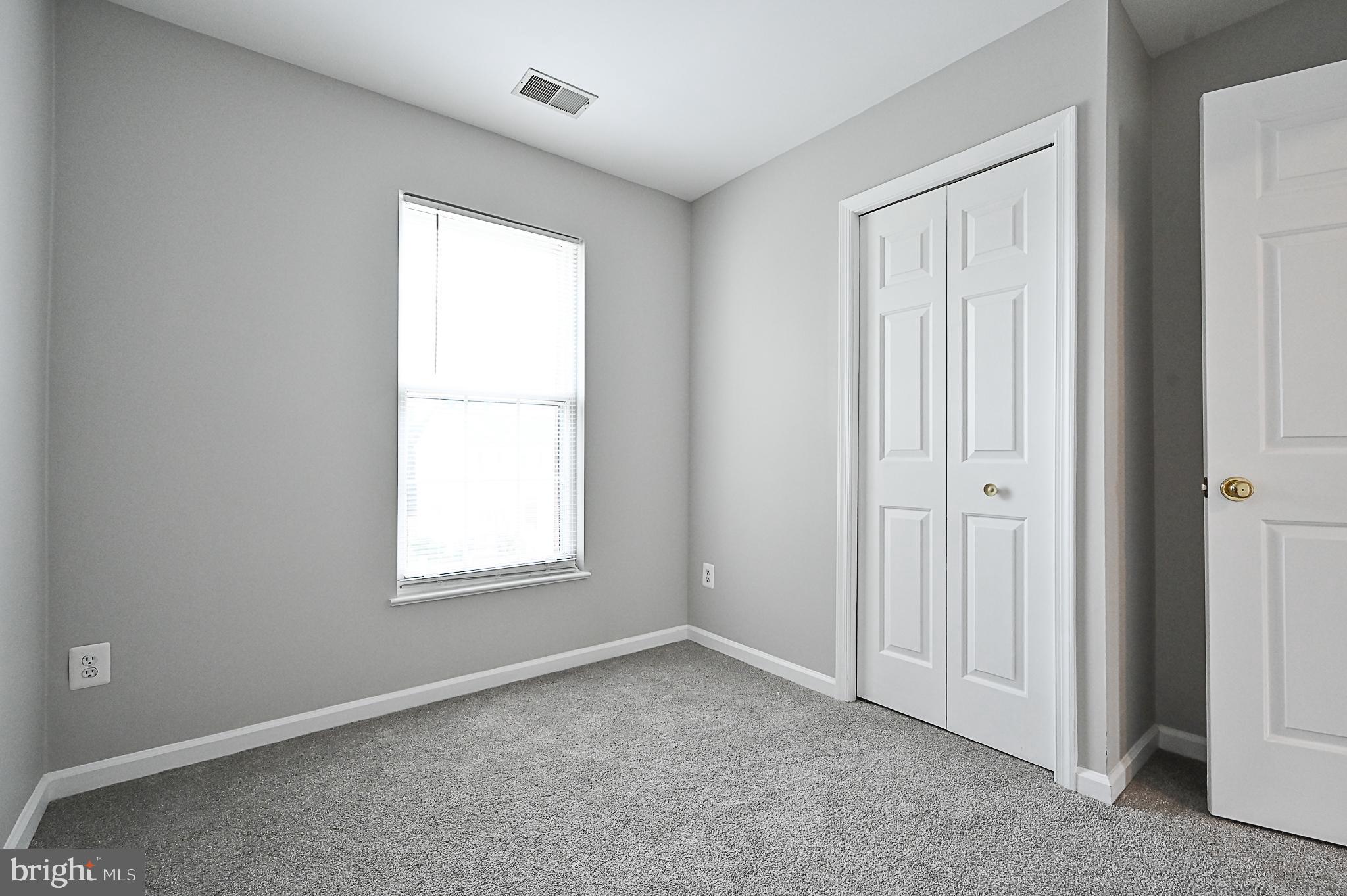 6356 Racetec Place Springfield, VA 22150 - Photo 33 of 51 an empty room with windows and closet