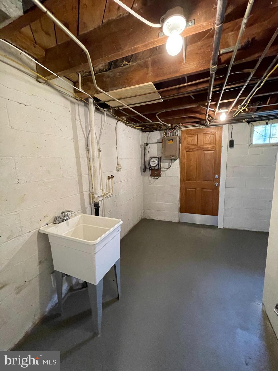 2830 Edgecombe Circle South Baltimore, MD 21215 - Photo 21 of 32 a utility room with dryer and washer