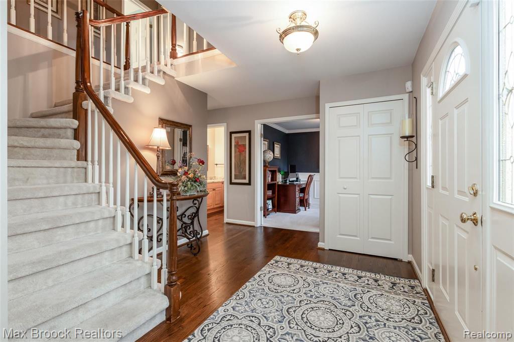 313 Lake Forest Road Rochester Hills, MI 48309 - Photo 5 of 32