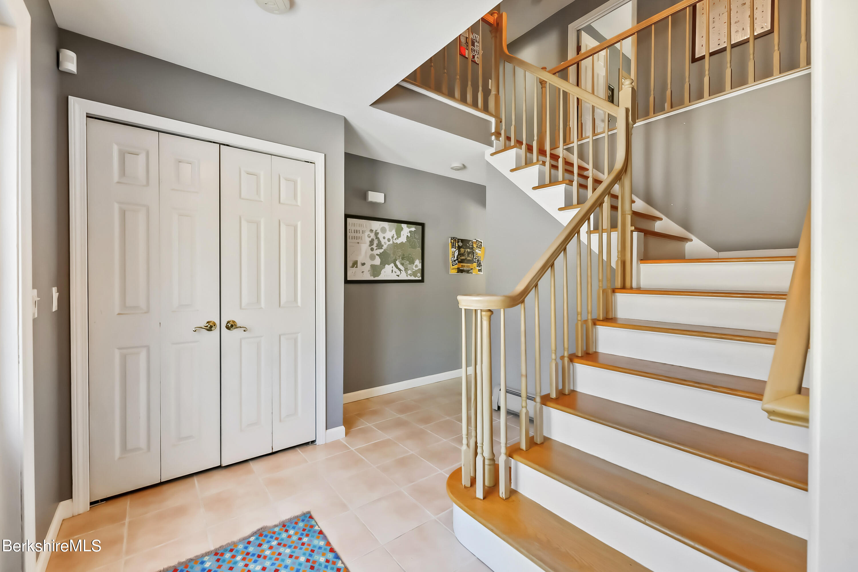 312 Dalton Division Road Pittsfield, MA 01201 - Photo 20 of 57 25 Foyer