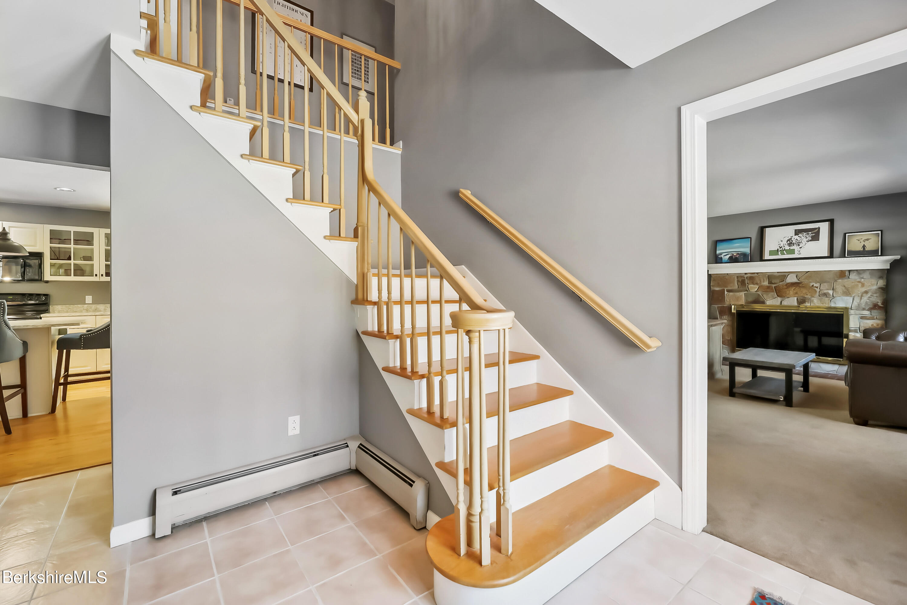 312 Dalton Division Road Pittsfield, MA 01201 - Photo 21 of 57 20 Foyer