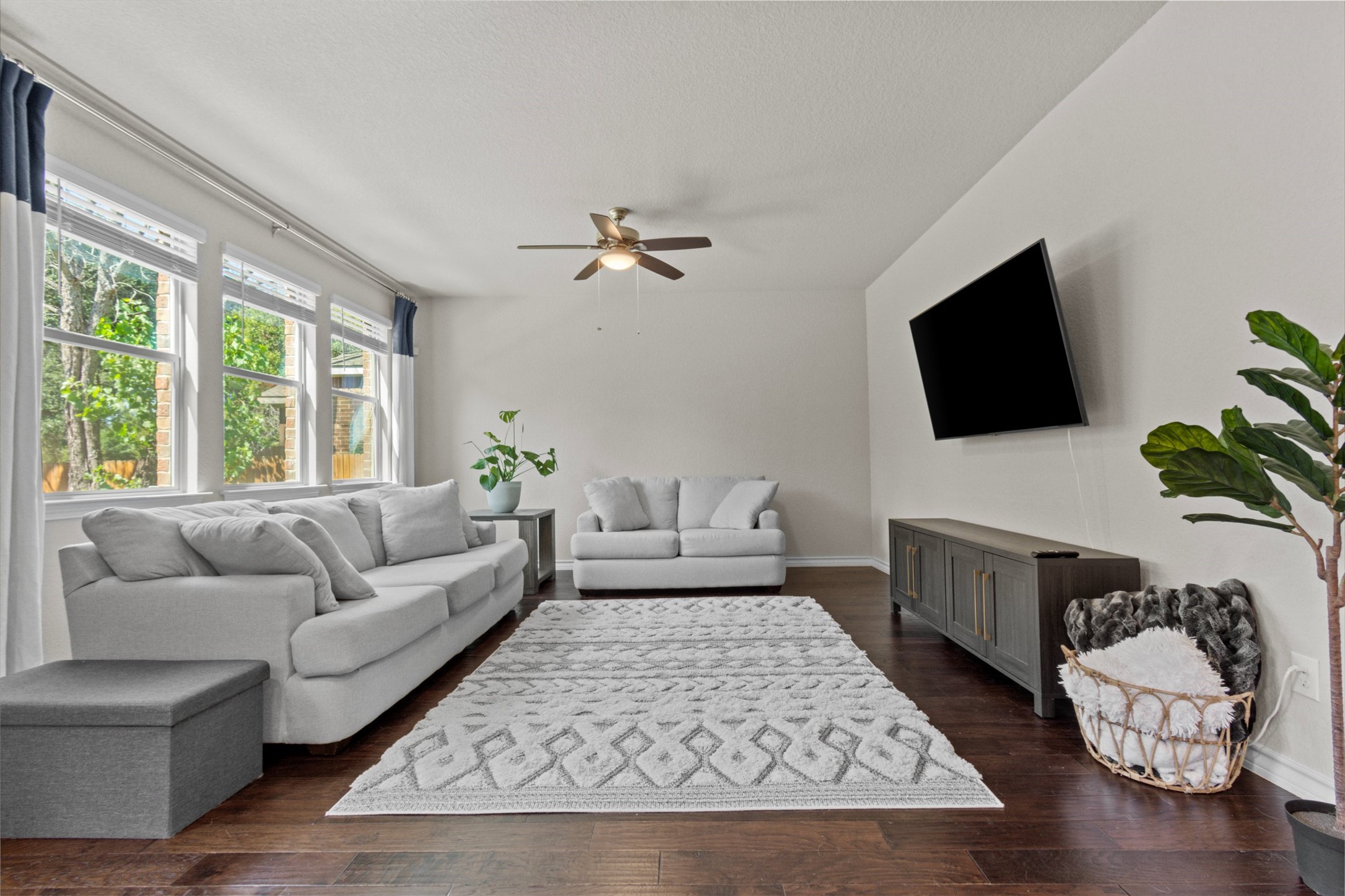 904 American Trail, Unit 2 Leander, TX 78641 - Photo 6 of 29 Spacious living/family room.