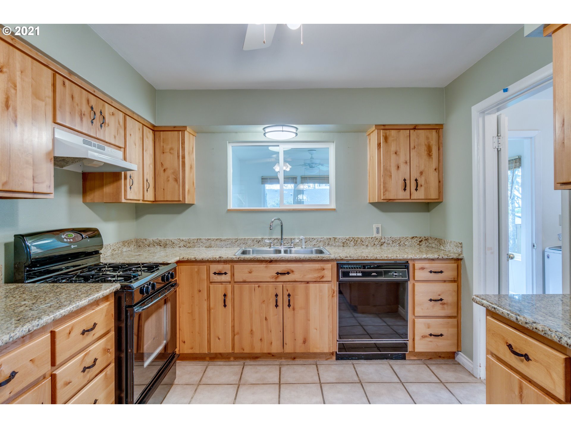 6246 Southwest Taylors Ferry Road Portland, OR 97219 - Photo 11 of 32 Gallery Image 11