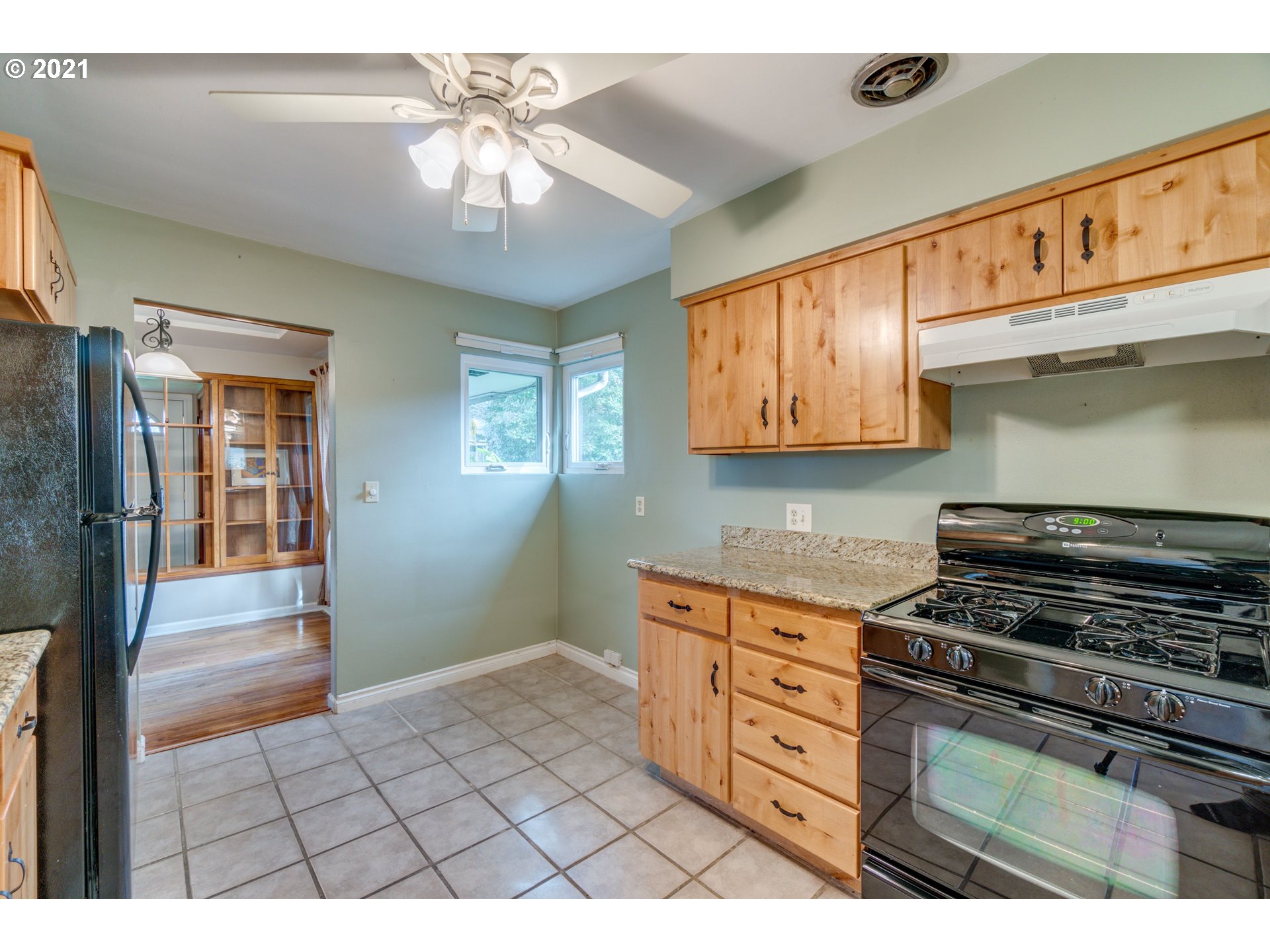 6246 Southwest Taylors Ferry Road Portland, OR 97219 - Photo 14 of 32 Gallery Image 14