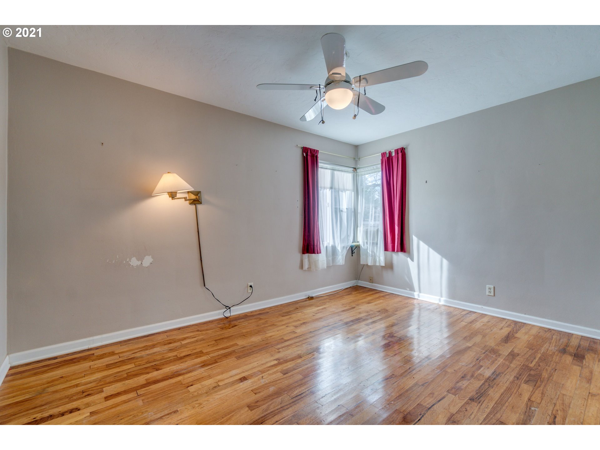 6246 Southwest Taylors Ferry Road Portland, OR 97219 - Photo 15 of 32 Gallery Image 15