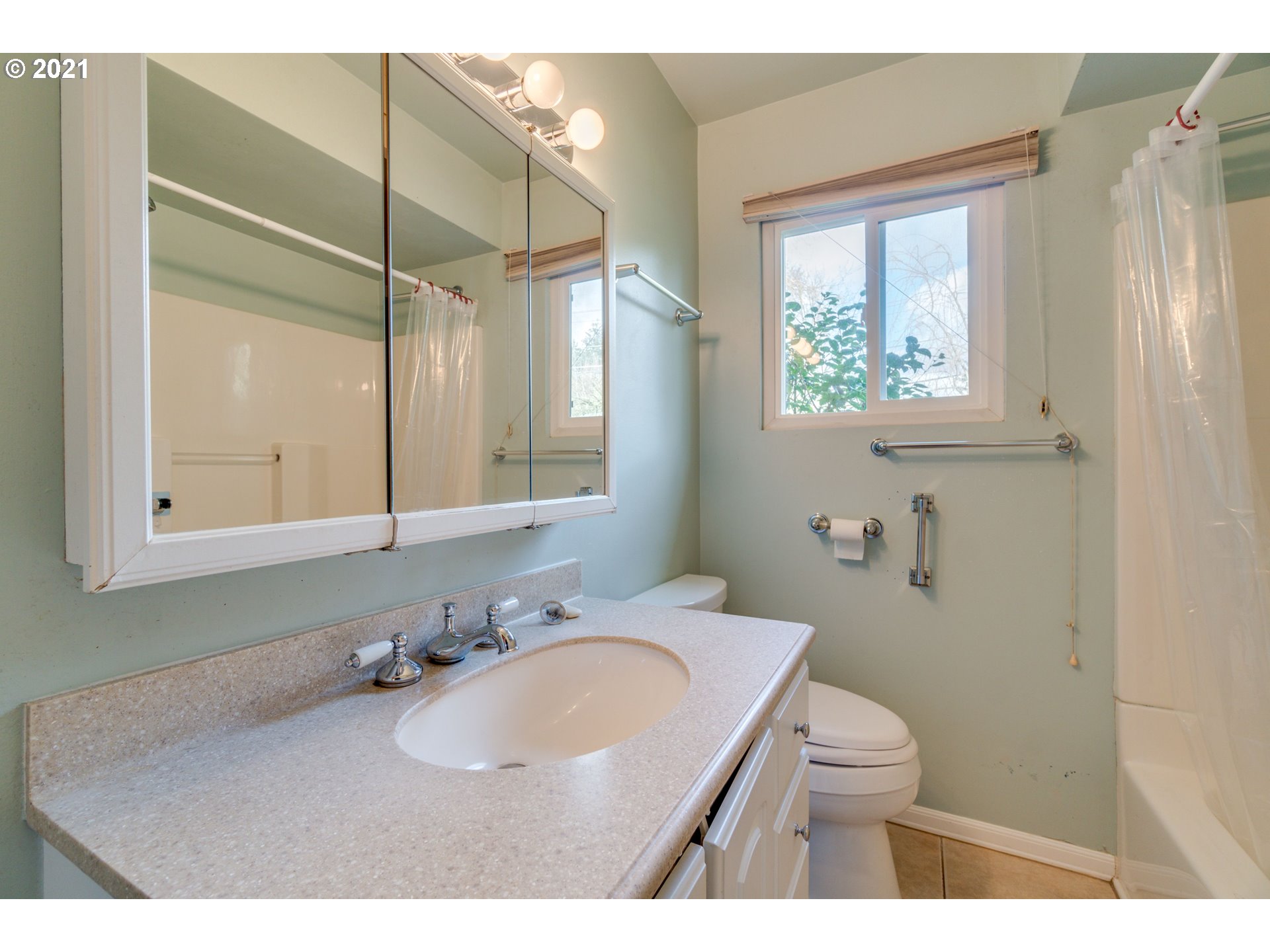 6246 Southwest Taylors Ferry Road Portland, OR 97219 - Photo 19 of 32 Gallery Image 19