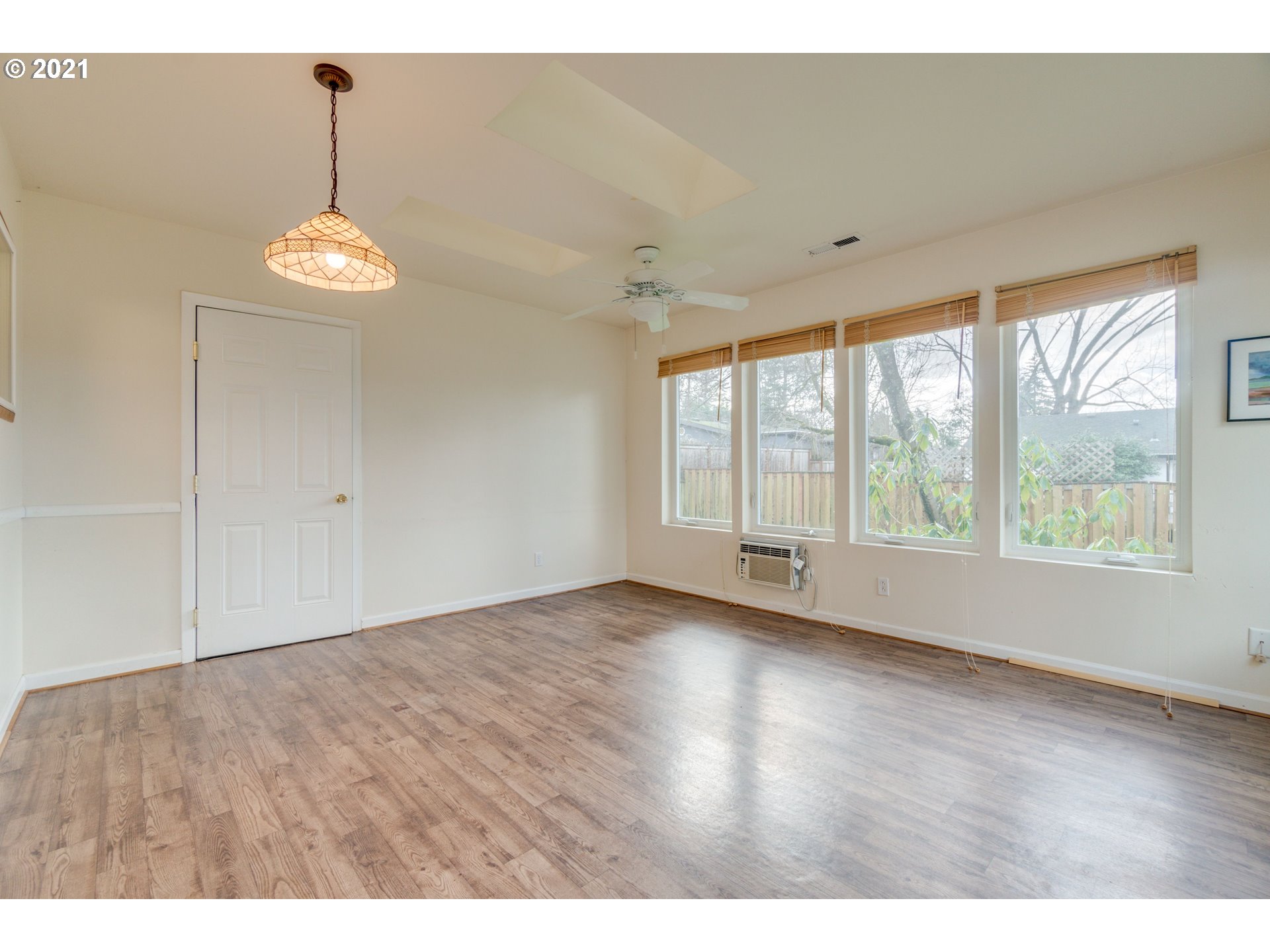 6246 Southwest Taylors Ferry Road Portland, OR 97219 - Photo 20 of 32 Gallery Image 20