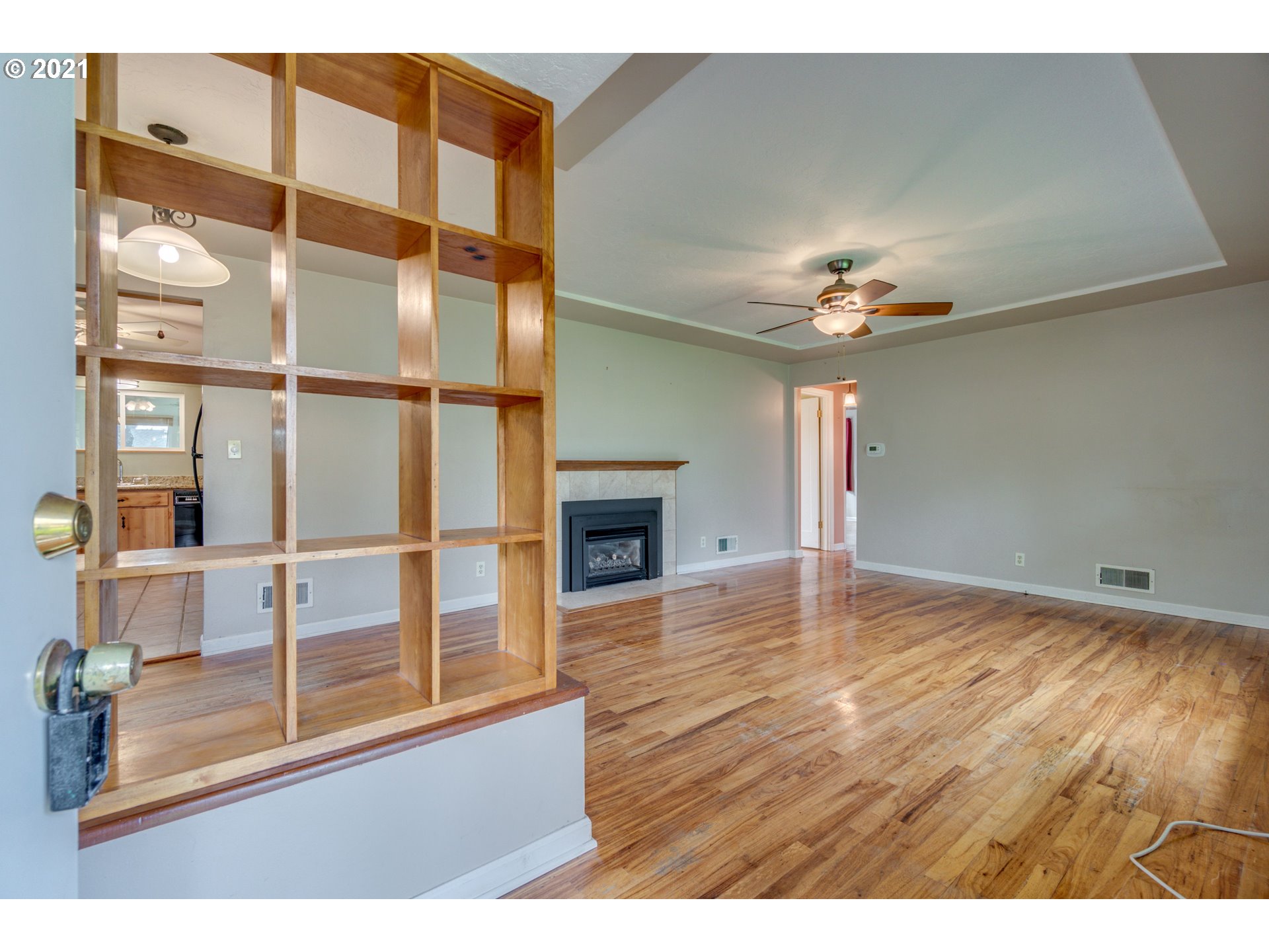 6246 Southwest Taylors Ferry Road Portland, OR 97219 - Photo 3 of 32 Gallery Image 3