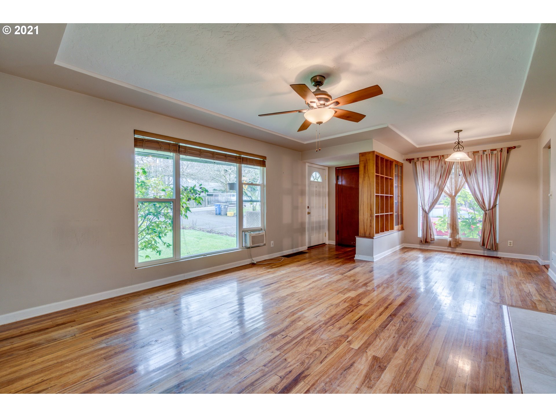 6246 Southwest Taylors Ferry Road Portland, OR 97219 - Photo 6 of 32 Gallery Image 6