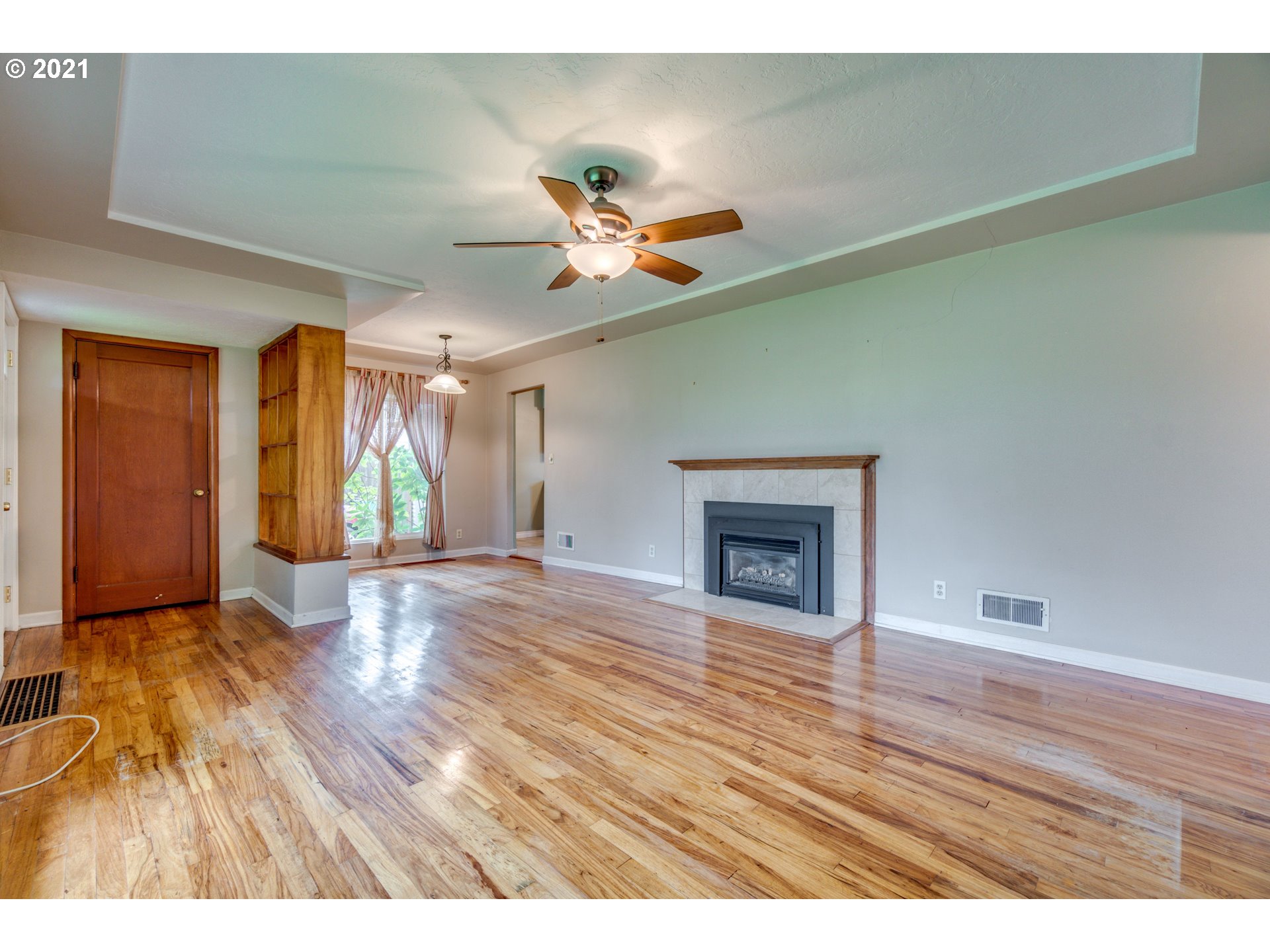6246 Southwest Taylors Ferry Road Portland, OR 97219 - Photo 7 of 32 Gallery Image 7